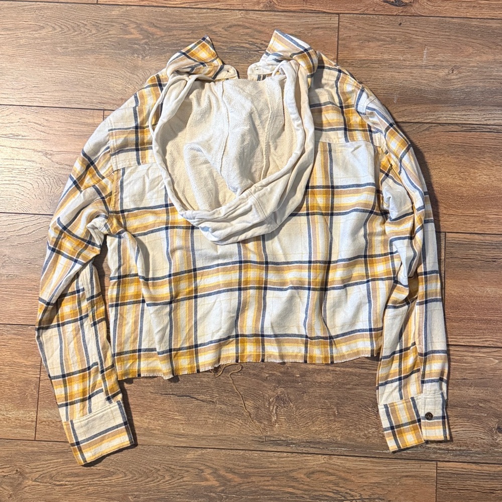 Women’s cropped Plaid Shirt in Yellow and White - Picture 2 of 5